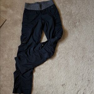 Lululemon Insulated Pants With many pockets size 4